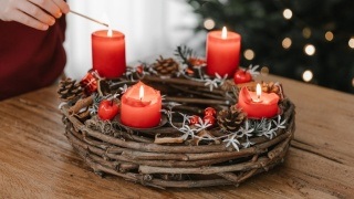 Adventní svícny a věnce