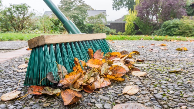 Smetáky a košťata