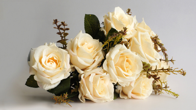 Umělé květiny ve svazku