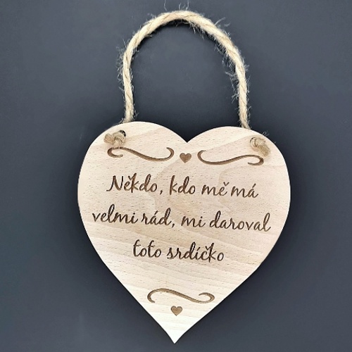 Dřevěné a proutěné dekorace - Cedule srdce Někdo, kdo mě má velmi rád ... dřevo 16cm