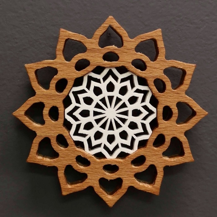 Dřevěné a proutěné dekorace - Dekorace dřevěná mandala s vkladem přírodní 10cm