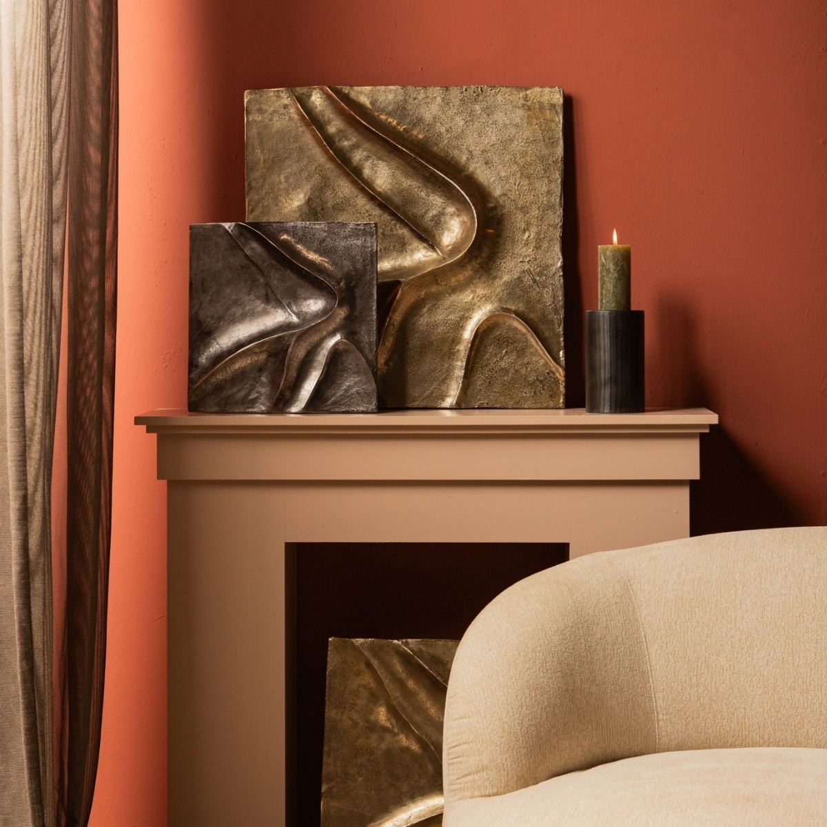 Dekorace na zeď GIHAN s vlnkami hliníková zlatá 42x42cm-0