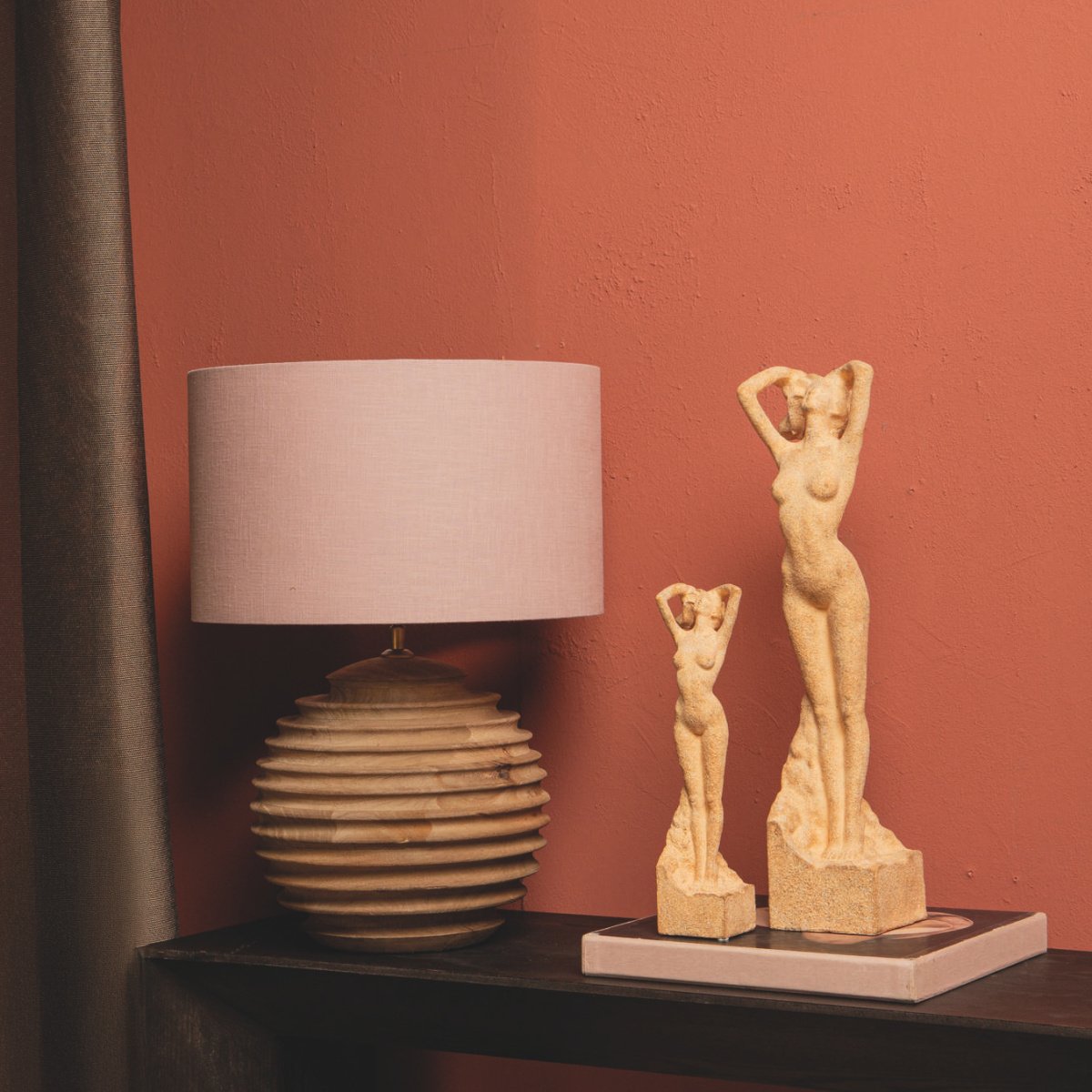 Figurka nahé ženy ALEAH na podstavci polyresinová 32cm-0