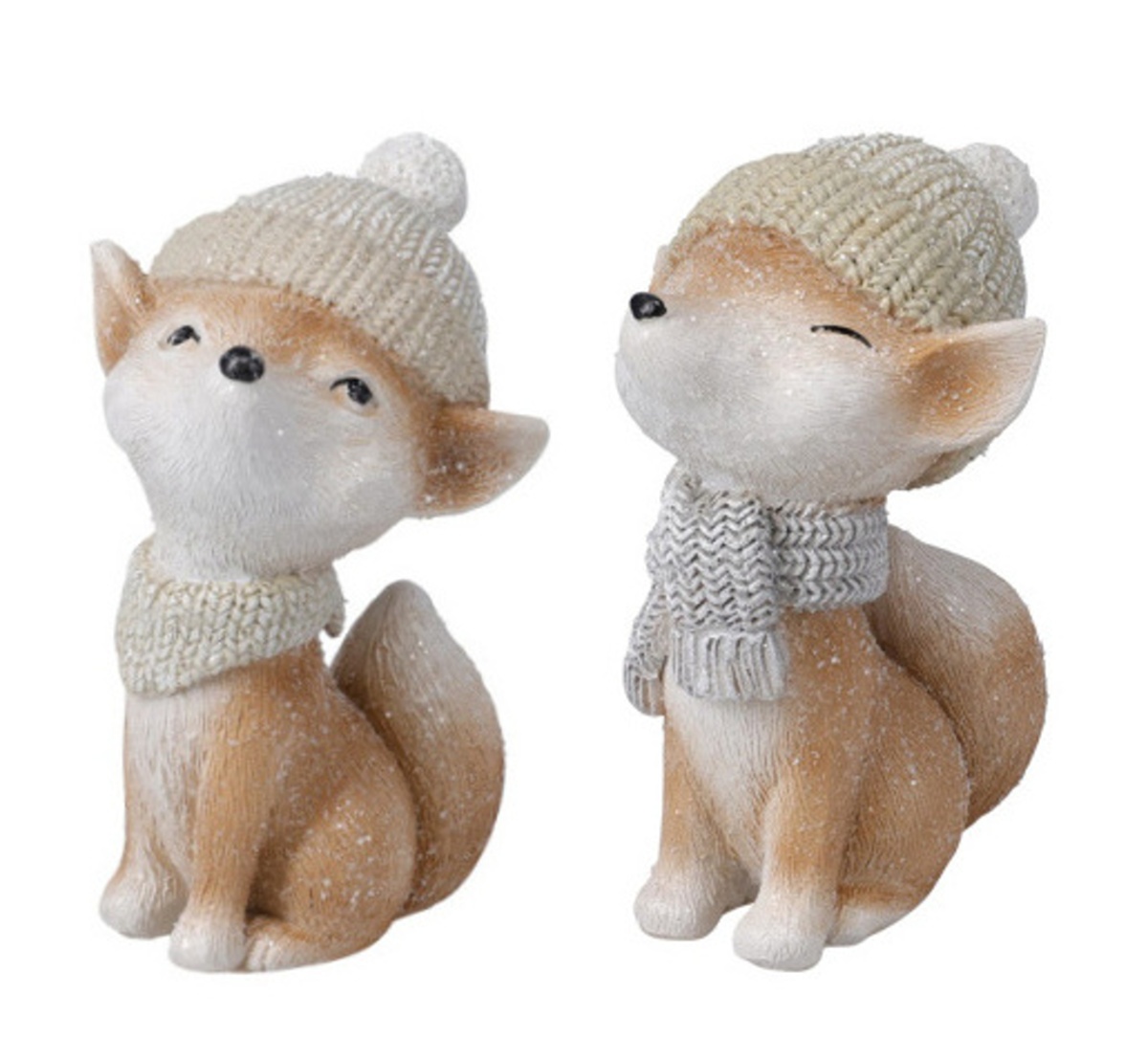 Figurky zvířátek - Liška sedící s šálou a čepicí z polystone mix 11cm