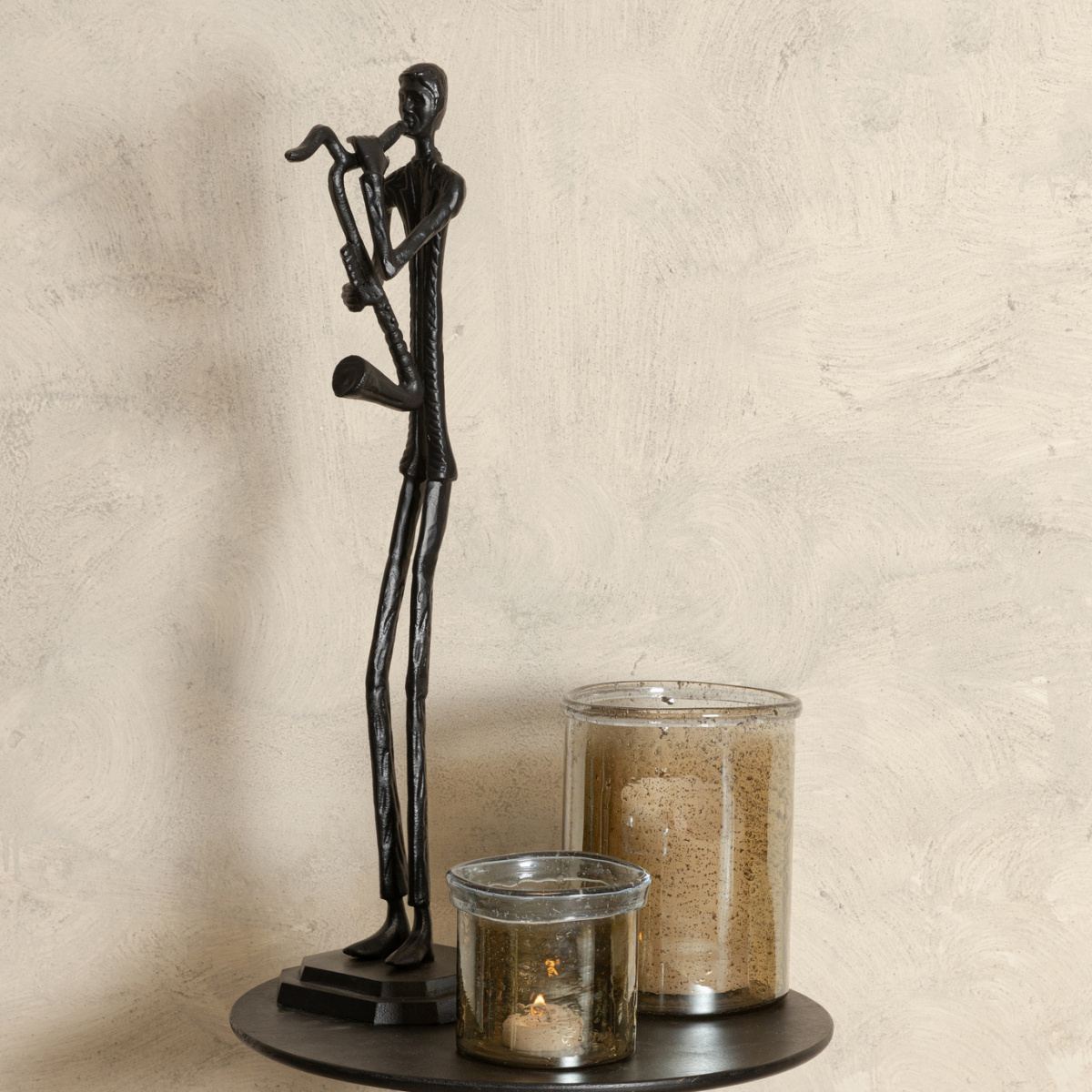 Muž se saxofonem KALI na postavci hliníkový 70cm-0