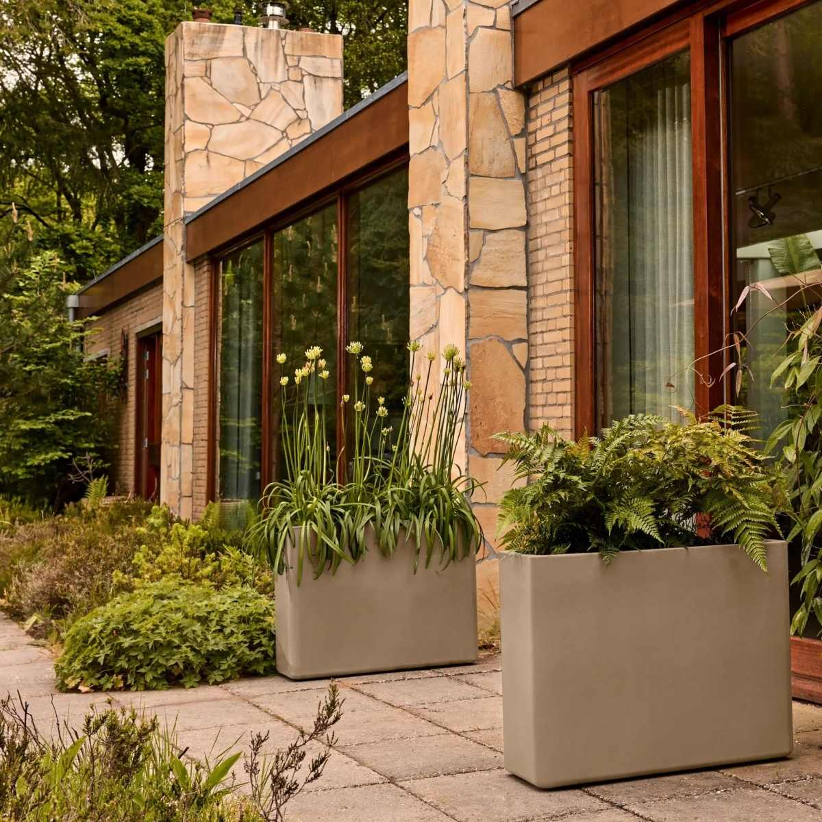 Obal na květináč ELHO June Brick Divider béžovo-šedý 59x79x29cm-2