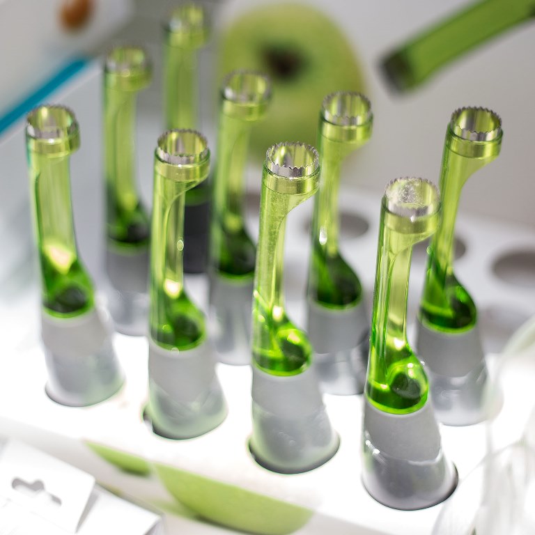 Vykrajovač jádřinců  plast-0